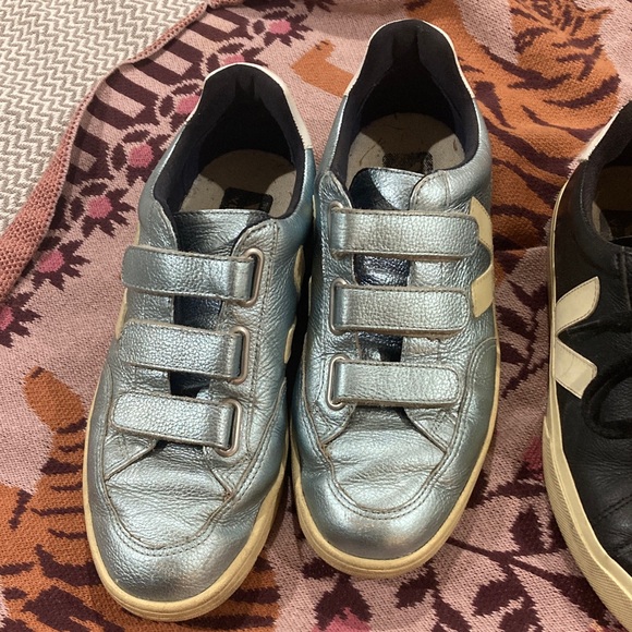 Veja 2 pairs, Black Leather & Blue Metallic Sneakers Size 8 - Picture 3 of 9